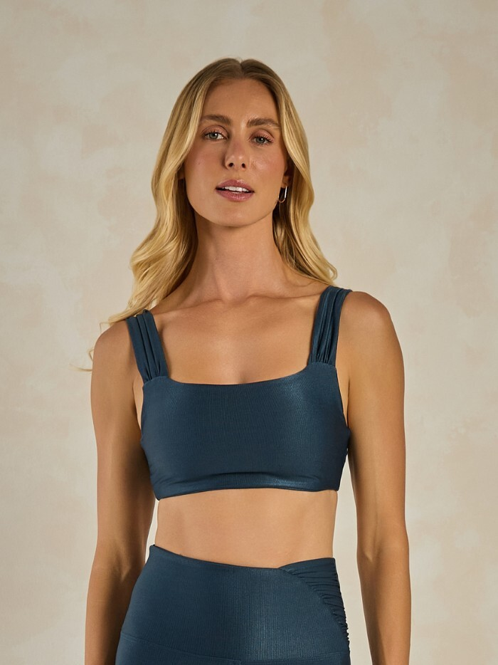 TOP ISIS PETRÓLEO CANELADO