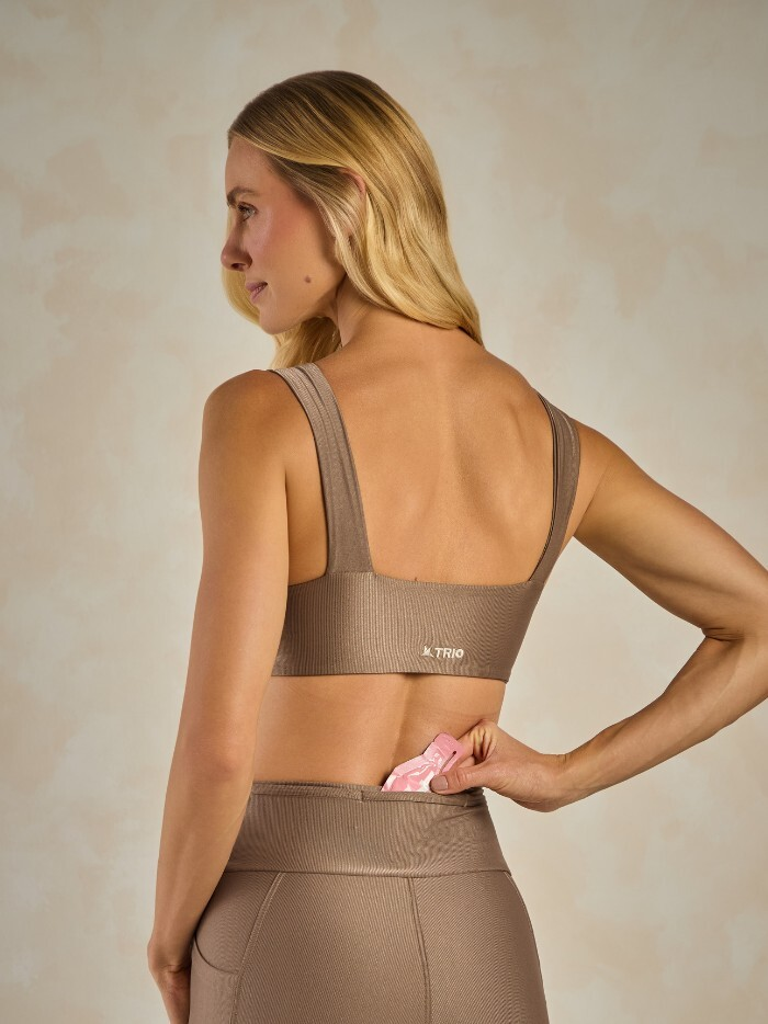 Alternative view of TOP ISIS CASTANHO CANELADO